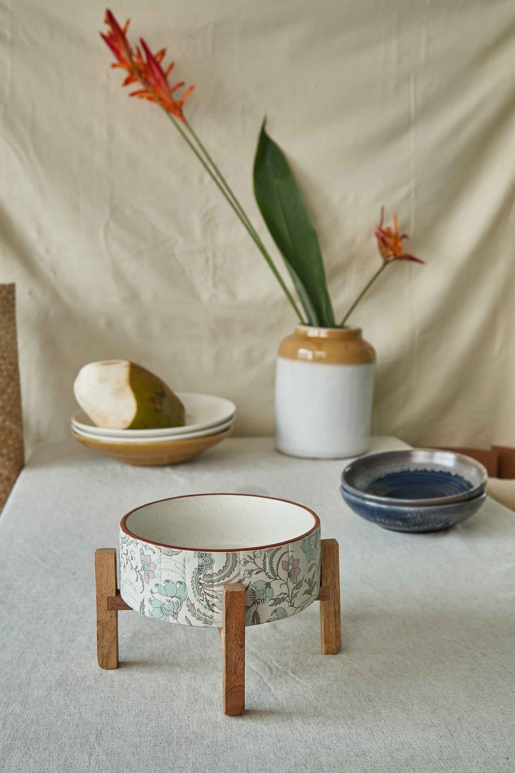Floral bowl with wood stand