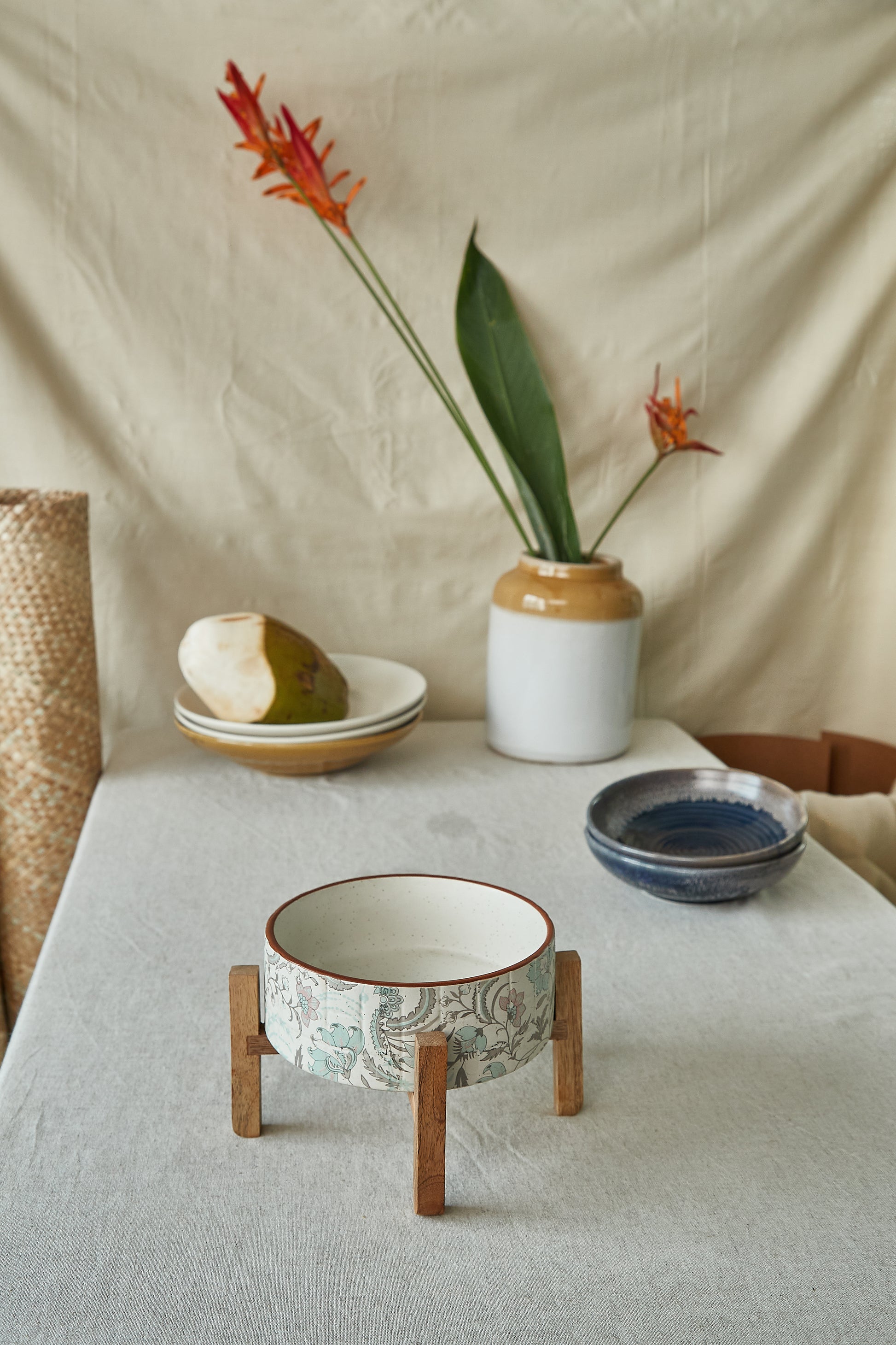 Floral bowl with wood stand